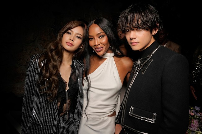 Setelah dinner bersama tim CELINE, Lisa BLACKPINK dan V BTS melanjutkan acara dengan memenuhi undangan acara ulang tahun supermodel Naomi Campbell x BOSS. Foto: Instagram