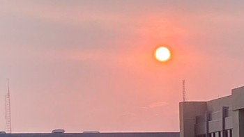 Kebakaran hutan ini dipicu oleh kondisi musim semi kering yang tidak seperti biasanya dan gelombang panas yang hebat. Sebanyak 30 ribu orang terpaksa dievakuasi dari Kanada bagian barat. Foto: Daily Mail