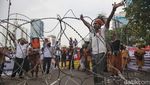 Minta Diangkat ASN, Warga Papua Demo di Patung Kuda