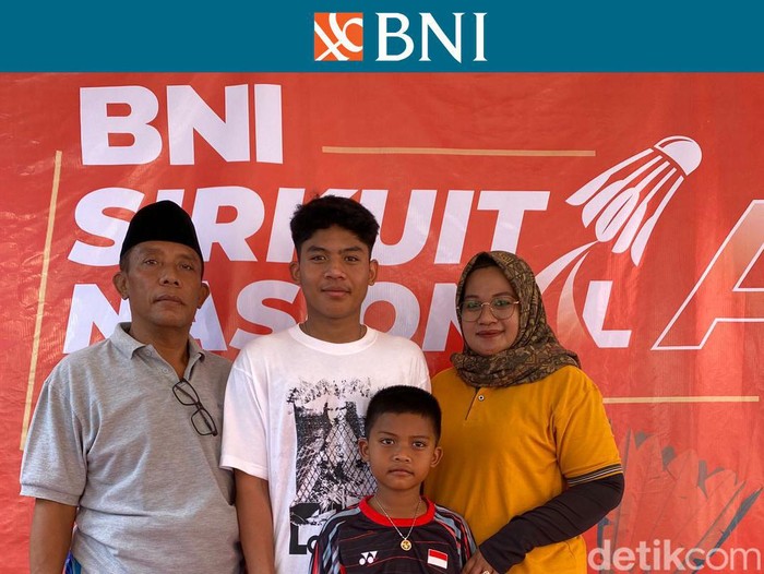 Moh. Zaki Ubaidillah dan keluarga di BNI Sirnas A Surabaya 2023