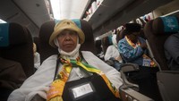 Sebanyak 388 jemaah haji diberangkatkan di kloter pertama embarkasi Jakarta.