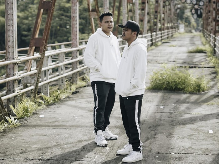 Lagu NDX AKA berjudul Nemen lagi trending di YouTube Music. Saat ini lagu tersebut berada di urutan ketiga setelah dirilis tiga hari lalu.