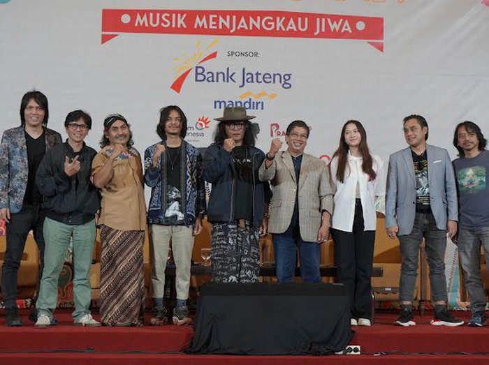 Once Mekel saat menghadiri acara.