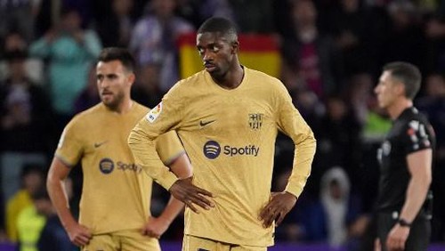 Barcelonas French forward Ousmane Dembele looks on during the Spanish league football match between Real Valladolid FC and FC Barcelona at the Jose Zorilla stadium in Valladolid on May 23, 2023. (Photo by CESAR MANSO / AFP)
