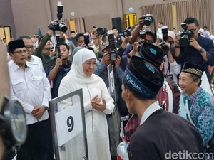 Haru Gubernur Khofifah Lepas Calon Jemaah Haji Jatim Kloter Pertama