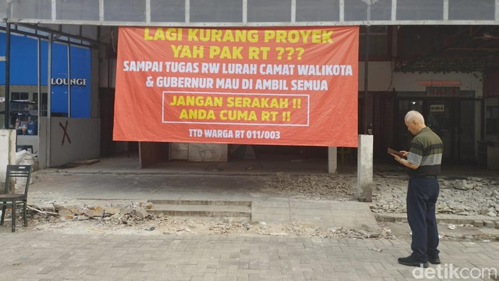 Pemda mermbongkar sejumlah ruko di Jalan Niaga, Pluit, Penjaringan, Jakarta Utara (Jakut), dianggap melanggar aturan karena memakan badan jalan (Brigitta Belia/detikcom)