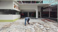 Berdasarkan hasil pendataan, dipastikan keberadaan bagian bangunan ruko yang mengokupasi fasos/fasum tidak memiliki izin serta tidak memiliki alas hak (sertifikat) yang berdampak penyempitan ruang milik jalan (Brigitta Belia/detikcom)