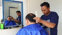 Kini para tukang cukur Asgar sudah bisa memiliki kompleks perumahan layak huni yang lengkap dengan prasarana, sarana dan utilitasnya serta angsuran rumah yang terjangkau.  