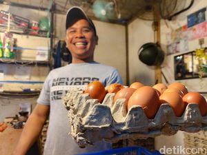 Harga Jauh Lebih Murah, Telur Pecah Kini Banyak Diburu Pembeli