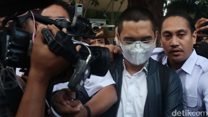 Penyuap Sekretaris MA, Dadan Tri Yudianto Belum Ditahan Usai Diperiksa Dadan Tri Yudianto, tersangka penyuap Sekretaris Mahkamah Agung (MA) Hasbi Hasan selesai menjalani pemeriksaan di KPK. Ia belum ditahan.