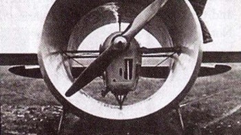 Dijuluki tong terbang, Stipa-Caproni (dinamai menurut perancangnya, Luigi Stipa) adalah prototipe aneh lainnya oleh pembuat pesawat Italia Caproni; baling-baling ditempatkan di dalam tabung. Pesawat, yang dirancang pada tahun 1932, dapat mendaki dengan cepat dan sangat stabil dalam penerbangan, tetapi struktur yang tidak biasa mengalami hambatan yang tinggi. Caproni membatalkan desainnya, tetapi Stipa kemudian berpendapat bahwa mesin jet turbofan selanjutnya melanggar hak patennya. NASA bahkan mempelajari pesawat itu pada satu titik. Foto: Ranker