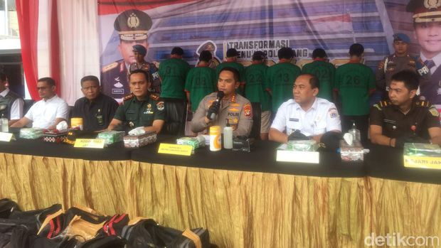 Polres Metro Jakarta Barat memusnahkan narkoba senilai Rp 409 miliar.