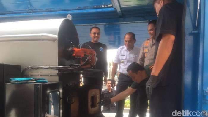 Polres Metro Jakarta Barat memusnahkan narkoba senilai Rp 409 miliar.