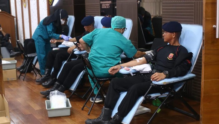 Polri Sumbang 227 Kantong Darah ke Dharmais Jelang Hari Bhayangkara ke-77