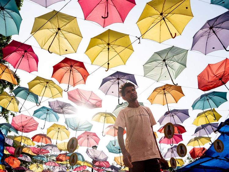 Potret Aktivitas Warga India di Tengah Panas Mendidih