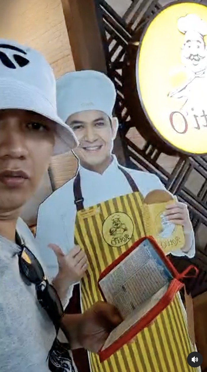 Potret Aldi Taher Ngaji di Tempat Makan hingga Makan Durian Potret Aldi Taher Ngaji di Tempat Makan hingga Makan Durian
