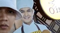 Pria yang baru saja menciptakan lagu tema video syur ini menunjukkan mengaji bisa dilakukan di mana saja. Salah satunya di gerai roti kopi yang brand ambassadornya Dude Harlino.