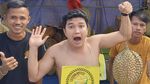 Potret Aldi Taher Ngaji di Tempat Makan hingga Makan Durian