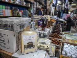 Potret Penjualan Oleh-oleh Haji Laris Manis