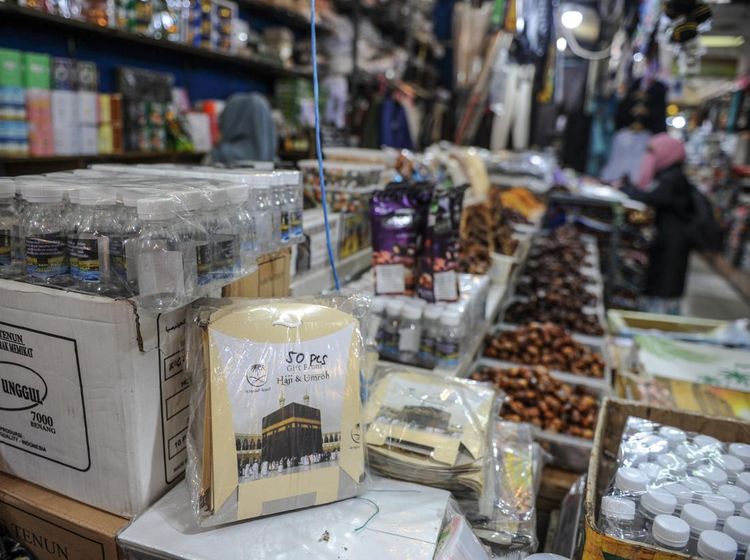 Potret Penjualan Oleh-oleh Haji Laris Manis