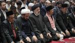 Potret Presiden Iran Salat Berjemaah di Masjid Istiqlal