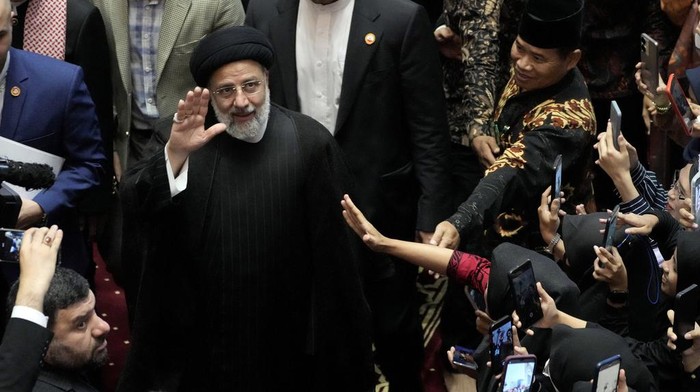 Iranian President Ebrahim Raisi performs a mid-day prayer at Istiqlal Mosque in Jakarta, Indonesia, Wednesday, May 24, 2023. Raisi is in Indonesia on a two-day visit aimed at strengthening economic ties between the two Muslim-majority nations amid heightened global geopolitical tensions. (AP Photo/Dita Alangkara)