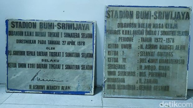 Prasasti pembangunan dan peresmian Stadion Bumi Sriwijaya 1972-1978.