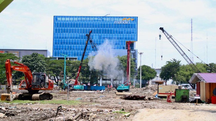 Proses revitalisasi Lapangan Merdeka Medan.