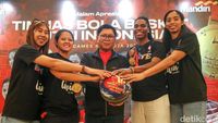 Raih Emas SEA Games, Timnas Basket Putri Indonesia Terima Hadiah