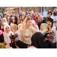 Rajwa Al Saif merupakan warga negara Arab Saudi. Ayahnya adalah Khalid bin Musaed bin Saif bin Abdulaziz Al Saif, CE0 dari Al Saif Group, sebuah perusahaan swasta yang menyediakan jasa kesehatan, konstruksi hingga keamanan.  Foto: Dok. Instagram queenrania