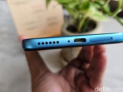 Menggenggam Redmi Note 12 Pro, HP Xiaomi Rp 3 Jutaan