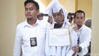 Rian akhirnya ditangkap polisi saat melakukan aksi keduanya di pinggir jalan Foto: Prima Syahbana/detikcom