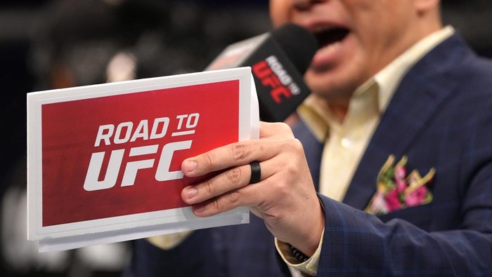SINGAPORE, SINGAPORE - JUNE 09: Octagon announcer Justin Bernard introduces a fighter during the Road to UFC event at Singapore Indoor Stadium on June 09, 2022 in Singapore. (Photo by Jeff Bottari/Zuffa LLC)