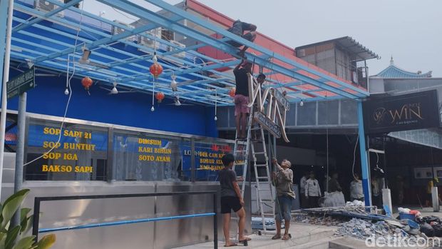 Ruko di Pluit yang memakan jalan