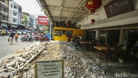 Kepala Satpol PP DKI Jakarta Arifin mengatakan, sebanyak 200 personel dikerahkan untuk membongkar ruko yang melanggar aturan itu.  