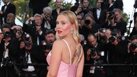 Tak hanya itu saja, bintang Black Widow itu juga memamerkan tato besar di punggungnya. Getty Images/Gisela Schober