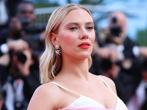 Bikin Jokes soal Organ Intim Scarlett Johansson, Michael Che Minta Maaf