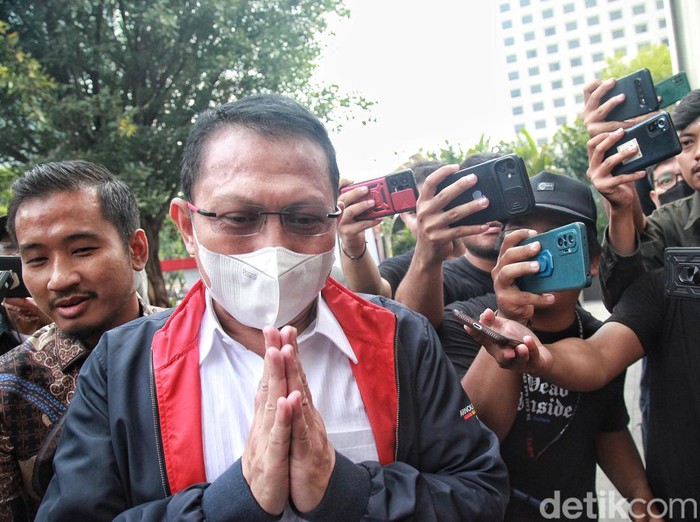 Sekretaris Mahkamah Agung (MA) Hasbi Hasan tiba di Gedung KPK, Jakarta, Rabu (24/5/2023). Ia diperiksa sebagai tersangka dalam kasus jual beli perkara di MA.