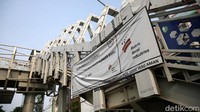 Proyek pembangunan jembatan penyeberangan orang (JPO) Stasiun Klender Baru, Jakarta Timur (Jaktim), yang sempat mangkrak kini kembali dilanjutkan.  