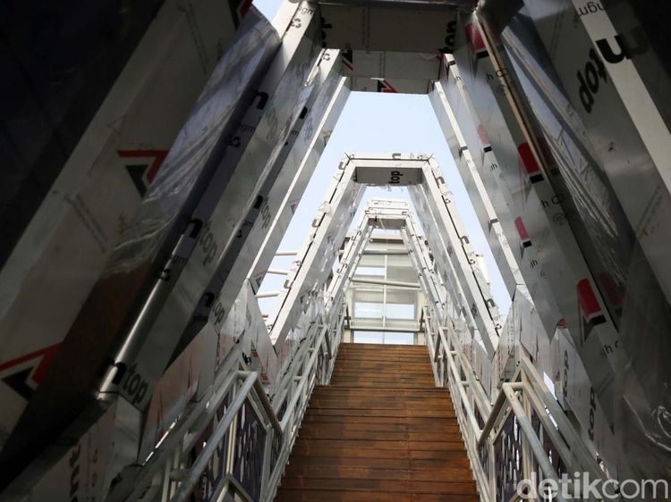 Sempat Mangkrak, Proyek JPO Stasiun Klender Baru Kembali Berdenyut