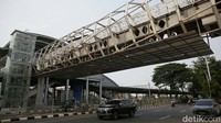 Pembangunan tersebut kini berada pada tahap lanjutan yakni repair atau perbaikan. Sebab, pengerjaan jembatan yang sebelumnya, meski terlihat hampir selesai, rupanya butuh banyak perbaikan.  