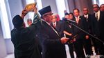 Senyum Semringah Perry Warjiyo Kembali Jabat Gubernur BI
