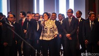 Menko Polhukam Mahfud Md dan Menteri Keuangan Sri Mulyani Indrawati juga hadir dalam pelantikan tersebut.