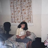 Potret masa sekolah Tamara Bleszynski, ketika dirinya masih tinggal di asrama. Dalam keterangan fotonya Tamara menjelaskan jika foto tersebut diambil di kamar tidurnya. Kala itu kamar tidur di asramanya bisa diisi hingga 7 sampai 10 orang. Foto: Instagram/@tamarableszynskiofficial