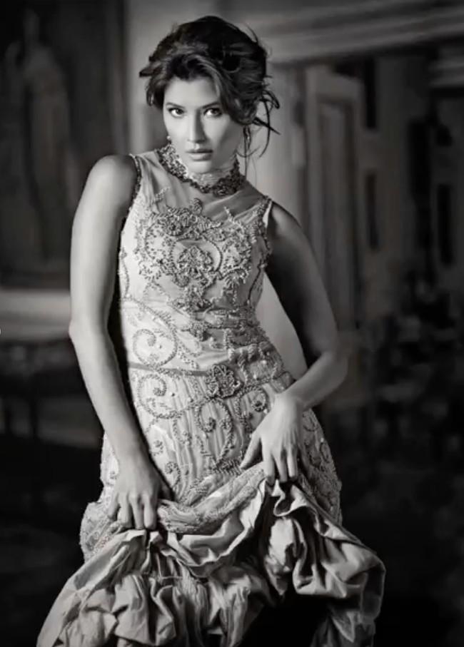 Berkat paras blasterannya yang cantik Tamara Bleszynski berhasil mencuri banyak atensi. Namanya pun semakin dikenal usai Tamara merambah ke dunia akting pada tahun 1996 dan membintangi sinetron Anakku Terlahir Kembali. Foto: Instagram/@tamarableszynskiofficial