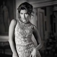 Berkat paras blasterannya yang cantik Tamara Bleszynski berhasil mencuri banyak atensi. Namanya pun semakin dikenal usai Tamara merambah ke dunia akting pada tahun 1996 dan membintangi sinetron Anakku Terlahir Kembali. Foto: Instagram/@tamarableszynskiofficial