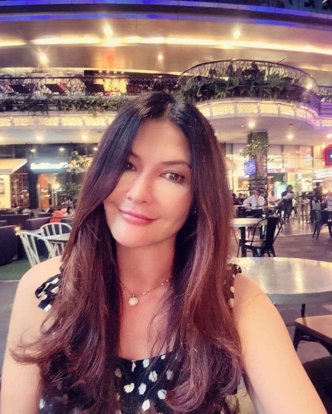 Sudah jarang terlihat, penampilan Tamara Bleszynski kini kembali disorot. Sayangnya kali ini banyak netizen yang memberikan nyinyiran dan menyebut penampilan Tamara itu terlihat tua. Foto: Instagram/@tamarableszynskiofficial