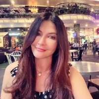 Sudah jarang terlihat, penampilan Tamara Bleszynski kini kembali disorot. Sayangnya kali ini banyak netizen yang memberikan nyinyiran dan menyebut penampilan Tamara itu terlihat tua. Foto: Instagram/@tamarableszynskiofficial