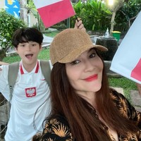 Tak hanya disebut menua oleh netizen, bahkan penampilan Tamara pun kini dibandingkan dengan Mpok Atiek. Wajahnya disebut keriput dan terlihat tua. Foto: Instagram/@tamarableszynskiofficial