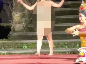 Penyebab Bule Jerman Telanjang Bulat saat Pertunjukan Tari di Ubud Bali